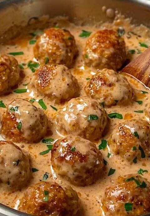 Tender Chicken in Creamy Sauce
