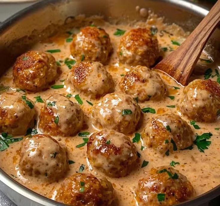 Tender Chicken in Creamy Sauce